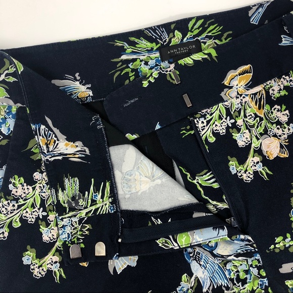 ANN TAYLOR Factory Navy Floral Pattern Shorts, 12 - Picture 3 of 7